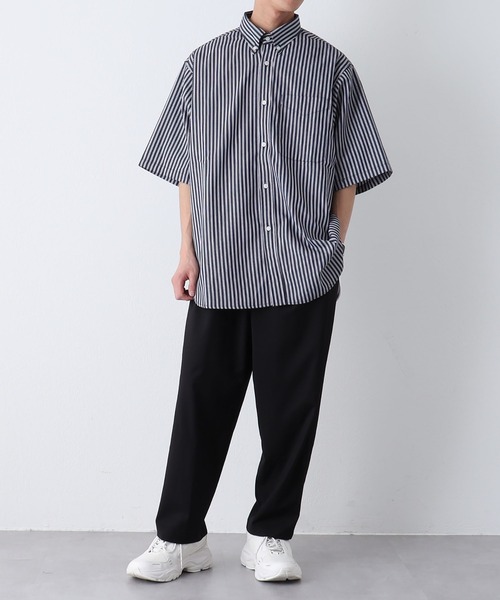 COLONY 2139(コロニートゥーワンスリーナイン)の「ジャガードストライプボタンダウン半袖シャツ(シャツ/ブラウス・メンズ・ホワイト/ネイビー/ブルー・MEDIUM/LARGE)」の5枚目の写真