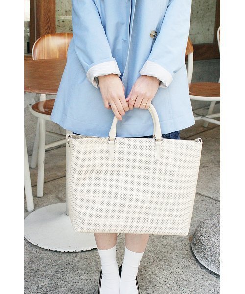 La TOTALITE（ラトータリテ）の「GIANNI NOTARO バックインバックツキトート。（トートバッグ・レディース・ベージュ/イエロー・FREE）」の2枚目の写真