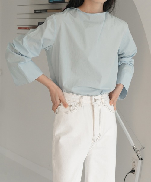 MUYMONA(ムイモナ)の「バックリボン Vネックブラウス mmw22s017【MUYMONA】【2022SS】(シャツ/ブラウス・レディース・オフホワイト/ブルー/ブラック・FREE)」の3枚目の写真