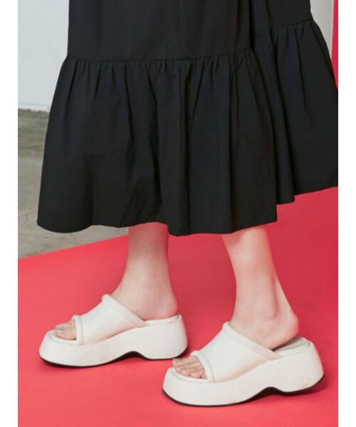 EMODA(エモダ)の「バルキーウェッジサンダル(サンダル・レディース・ブルー/ホワイト/ブラック・SMALL/LARGE/MEDIUM)」の2枚目の写真