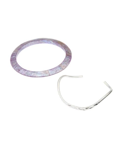 YECCA VECCA(イェッカヴェッカ)の「シェル×メタルセットバングル(バングル/リストバンド・レディース・ホワイト/パープル・FREE)」の8枚目の写真