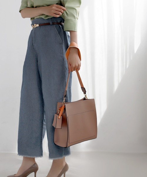 ANEMONE（アネモネ）の「ミニケース付きポイントカラースクエア2WAY