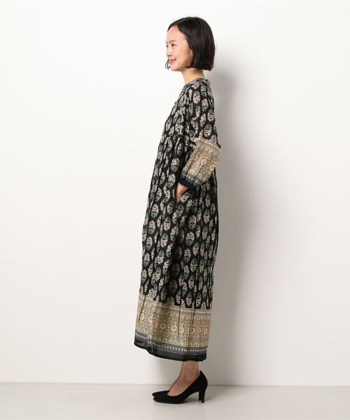 LUPILIEN（ルピリアン）の「Made in indiaダマスク柄プリント　ワンピース（ワンピース・レディース・ブラック/ネイビー/オフホワイト・FREE）」の4枚目の写真