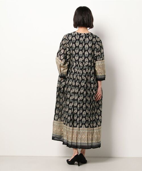 LUPILIEN（ルピリアン）の「Made in indiaダマスク柄プリント　ワンピース（ワンピース・レディース・ブラック/ネイビー/オフホワイト・FREE）」の5枚目の写真