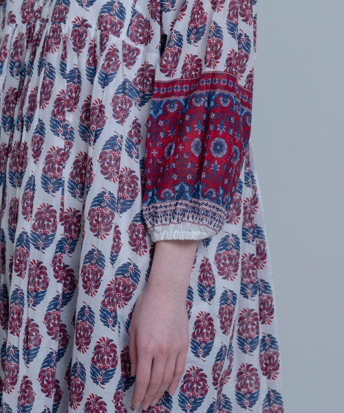 LUPILIEN（ルピリアン）の「Made in indiaダマスク柄プリント　ワンピース（ワンピース・レディース・ブラック/ネイビー/オフホワイト・FREE）」の6枚目の写真