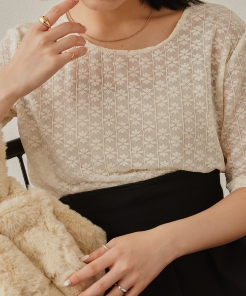 VANNIE U(ヴァニーユー)の「シアーフラワーT(Tシャツ/カットソー・レディース・アイボリー/ナチュラル・FREE)」の1枚目の写真