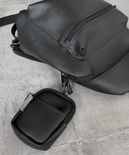 LVEU.(ラブユ.)の「2way faux leather mini ruck sack with pouch / 2way合皮ミニリュックポーチ付き(バックパック/リュック・レディース・ブラック・FREE)」の3枚目の写真