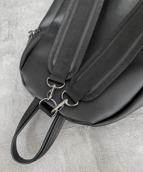 LVEU.(ラブユ.)の「2way faux leather mini ruck sack with pouch / 2way合皮ミニリュックポーチ付き(バックパック/リュック・レディース・ブラック・FREE)」の6枚目の写真