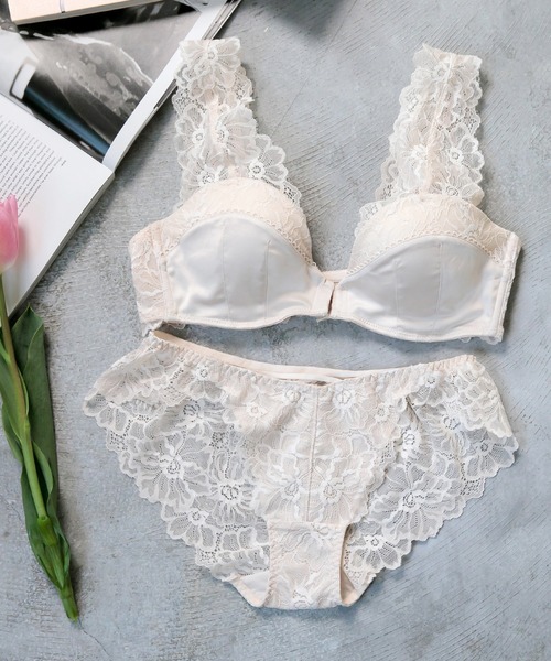 Absorle（アブソール）の「すらっとレーシーサテン　ブラ&ショーツセット（ブラ&ショーツ・レディース・ブラック/ベージュ系その他/プラム・B65/B70/B75/E65/E75/F65/D70/F70/C70/C75/F75/D75/C65/D65/E70）」の8枚目の写真