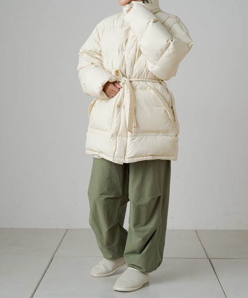 Omekashi(オメカシ)の「【earthy_】ミディハイブリットダウンコート(ダウンジャケット/コート・レディース・ブラック/オフホワイト/イエロー/ブルー・S/M)」の16枚目の写真