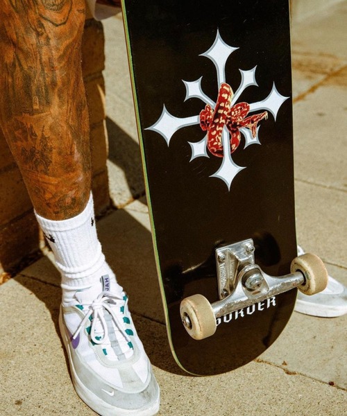 HLNA（エイチエルエヌエー）の「【Disorder Skateboards】DISORDER SLITHER DECK（スポーツグッズ・メンズ・ブラック・MEDIUM/LARGE）」の6枚目の写真