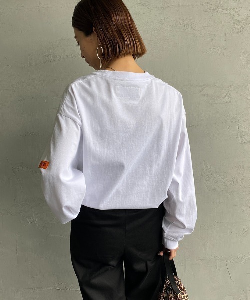 UNIVERSAL OVERALL（ユニバーサルオーバーオール）の「【FINEBOYS 11月号掲載】[UNIVERSAL OVERALL/ユニバーサルオーバーオール] 別注 ロングスリーブポケットTシャツ（Tシャツ/カットソー・レディース・ホワイト/ブラック/ブラウン/グリーン/グリーン系・S/M/L）」の14枚目の写真