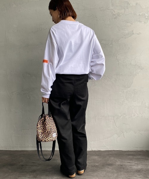 UNIVERSAL OVERALL（ユニバーサルオーバーオール）の「【FINEBOYS 11月号掲載】[UNIVERSAL OVERALL/ユニバーサルオーバーオール] 別注 ロングスリーブポケットTシャツ（Tシャツ/カットソー・レディース・ホワイト/ブラック/ブラウン/グリーン/グリーン系・S/M/L）」の16枚目の写真