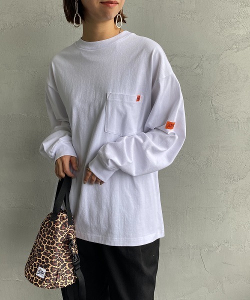 UNIVERSAL OVERALL（ユニバーサルオーバーオール）の「【FINEBOYS 11月号掲載】[UNIVERSAL OVERALL/ユニバーサルオーバーオール] 別注 ロングスリーブポケットTシャツ（Tシャツ/カットソー・レディース・ホワイト/ブラック/ブラウン/グリーン/グリーン系・S/M/L）」の18枚目の写真