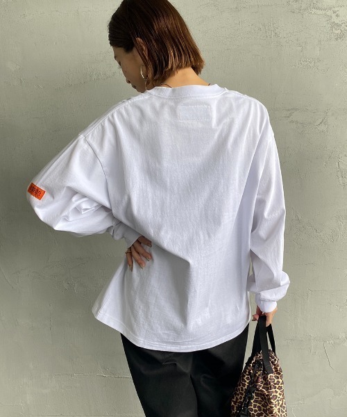 UNIVERSAL OVERALL（ユニバーサルオーバーオール）の「【FINEBOYS 11月号掲載】[UNIVERSAL OVERALL/ユニバーサルオーバーオール] 別注 ロングスリーブポケットTシャツ（Tシャツ/カットソー・レディース・ホワイト/ブラック/ブラウン/グリーン/グリーン系・S/M/L）」の20枚目の写真