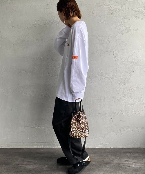 UNIVERSAL OVERALL（ユニバーサルオーバーオール）の「【FINEBOYS 11月号掲載】[UNIVERSAL OVERALL/ユニバーサルオーバーオール] 別注 ロングスリーブポケットTシャツ（Tシャツ/カットソー・レディース・ホワイト/ブラック/ブラウン/グリーン/グリーン系・S/M/L）」の22枚目の写真