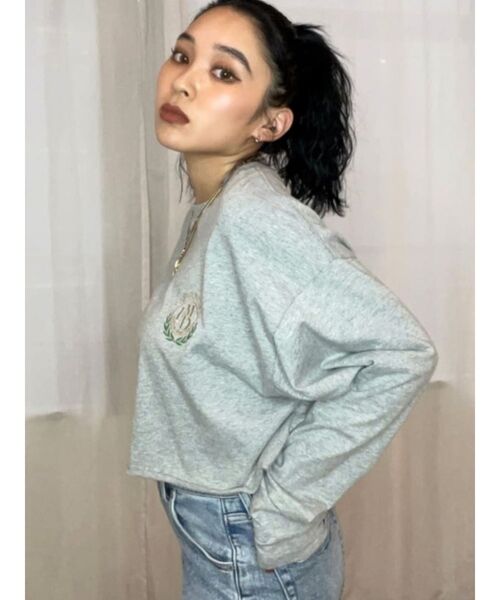 EMODA（エモダ）の「エンブレムロゴロングTシャツ（Tシャツ/カットソー・レディース・ホワイト/ブラック/ネイビー/グレー・FREE）」の4枚目の写真