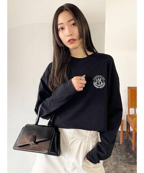 EMODA（エモダ）の「エンブレムロゴロングTシャツ（Tシャツ/カットソー・レディース・ホワイト/ブラック/ネイビー/グレー・FREE）」の3枚目の写真