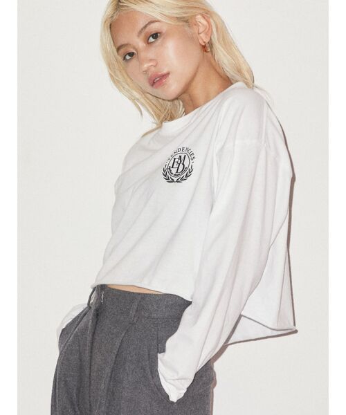 EMODA（エモダ）の「エンブレムロゴロングTシャツ（Tシャツ/カットソー・レディース・ホワイト/ブラック/ネイビー/グレー・FREE）」の17枚目の写真