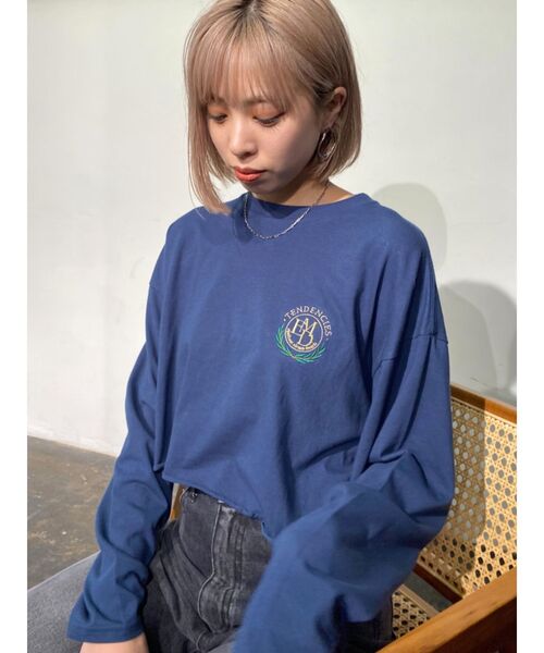 EMODA（エモダ）の「エンブレムロゴロングTシャツ（Tシャツ/カットソー・レディース・ホワイト/ブラック/ネイビー/グレー・FREE）」の19枚目の写真