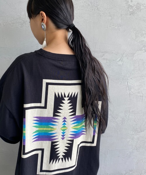 PENDLETON（ペンドルトン）の「[PENDLETON/ペンドルトン] 別注 ネイティブ柄バックプリントロンT（Tシャツ/カットソー・レディース・ホワイト/ブラック/グリーン/バーガンディー/ブルー/ホワイト系/ブラック系・S/M/L/XL）」の17枚目の写真