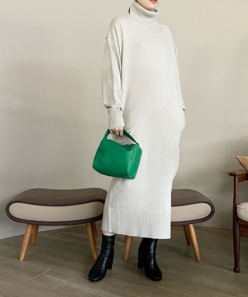 LOWRYS FARM(ローリーズファーム)の「タートルネックワンピース 294740(ワンピース・レディース・ブラック/ブラウン/ブルー/アイボリー・FREE)」の2枚目の写真