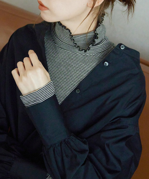 SLOBE IENA(スローブイエナ)の「ウール針抜きリブタートル(Tシャツ/カットソー・レディース・アイボリー/ブラック系その他/ブラック/レッド・FREE)」の3枚目の写真