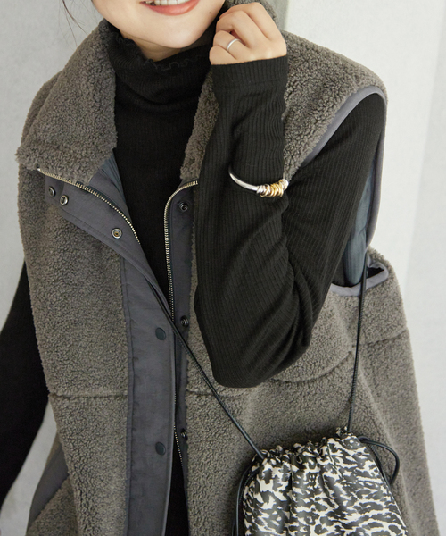 SLOBE IENA(スローブイエナ)の「ウール針抜きリブタートル(Tシャツ/カットソー・レディース・アイボリー/ブラック系その他/ブラック/レッド・FREE)」の8枚目の写真