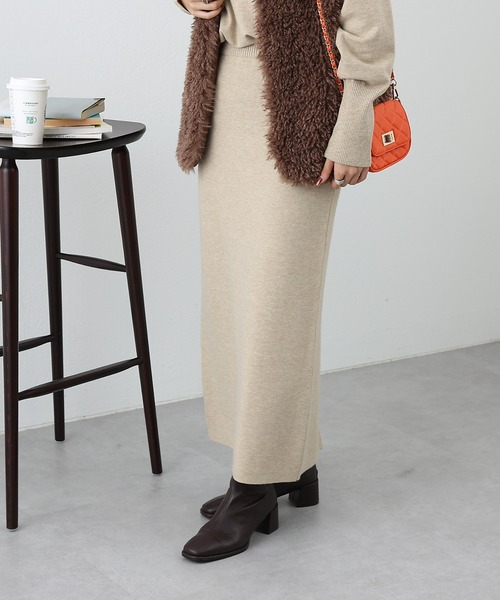 COLONY 2139（コロニートゥーワンスリーナイン）の「リサイクルポリPBTミラノリブペンシルスカート（スカート・レディース・ブラック/ベージュ/グレー・SMALL/MEDIUM）」の3枚目の写真