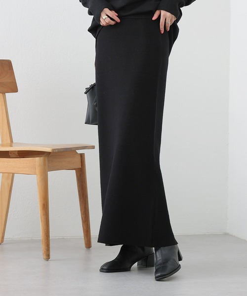 COLONY 2139（コロニートゥーワンスリーナイン）の「リサイクルポリPBTミラノリブペンシルスカート（スカート・レディース・ブラック/ベージュ/グレー・SMALL/MEDIUM）」の4枚目の写真