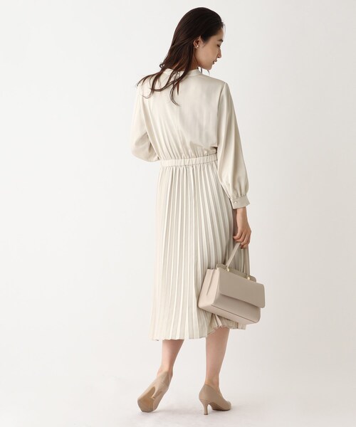 OPAQUE.CLIP（オペークドットクリップ）の「◆DELEGANT サテンプリーツワンピース【OPAQUE.CLIP NAVY】（ワンピース・レディース・ナチュラル/ネイビー・34/36/38/40/42）」の11枚目の写真