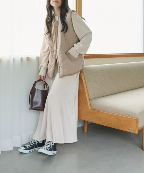 ECRIRE（エクリール）の「リバーシブルノーカラーボアベスト（ベスト・レディース・ベージュ/アイボリー・L/M）」の5枚目の写真