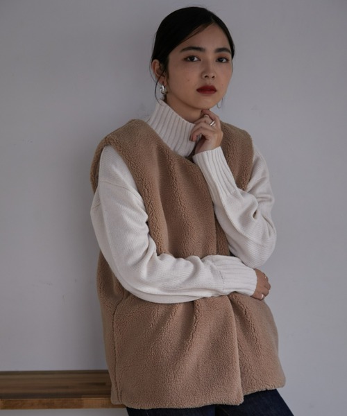 ECRIRE（エクリール）の「リバーシブルノーカラーボアベスト（ベスト・レディース・ベージュ/アイボリー・L/M）」の12枚目の写真