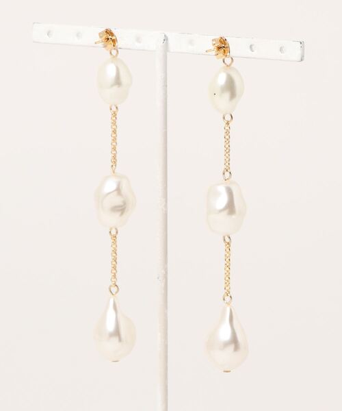 OKIRAKU(オキラク)の「☆ 【by daisy】3連パールピアス RA22-1040(ピアス(両耳用)・レディース・ホワイト・FREE)」の2枚目の写真