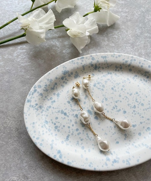 OKIRAKU(オキラク)の「☆ 【by daisy】3連パールピアス RA22-1040(ピアス(両耳用)・レディース・ホワイト・FREE)」の1枚目の写真