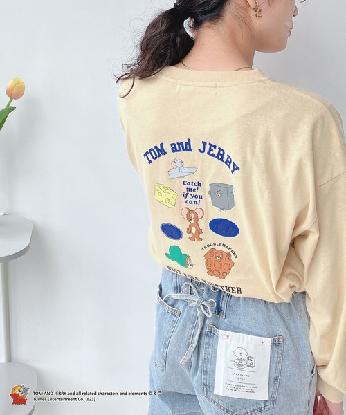 AS KNOW AS plus(アズノゥアズプラス)の「○アクリルキーホルダー付き トムとジェリー 刺繍ロンT 【TOM and JERRY/トムとジェリー】(Tシャツ/カットソー・レディース・オフホワイト/イエロー/オートミール/スミクロ/サックスブルー系/アイボリー系/ホワイト系/ブラック系/ホワイト系1/ダークグリーン系1/ブラック系1/アイボリー系1・FREE)」の12枚目の写真
