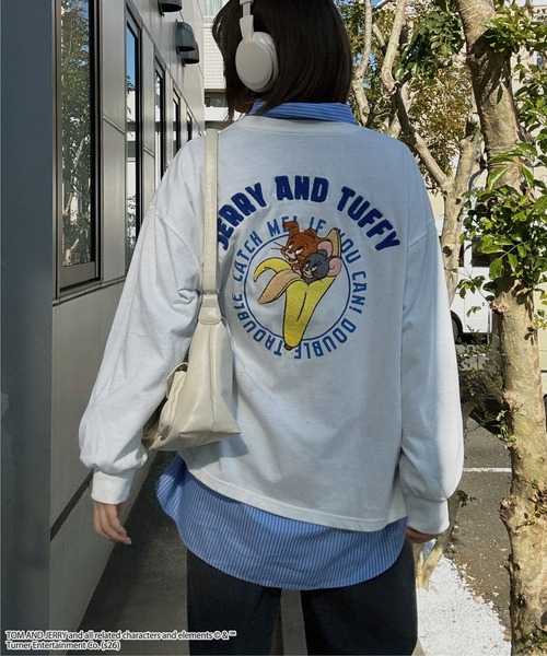 AS KNOW AS plus(アズノゥアズプラス)の「○アクリルキーホルダー付き トムとジェリー 刺繍ロンT 【TOM and JERRY/トムとジェリー】(Tシャツ/カットソー・レディース・オフホワイト/イエロー/オートミール/スミクロ/サックスブルー系/アイボリー系/ホワイト系/ブラック系/ホワイト系1/ダークグリーン系1/ブラック系1/アイボリー系1・FREE)」の19枚目の写真