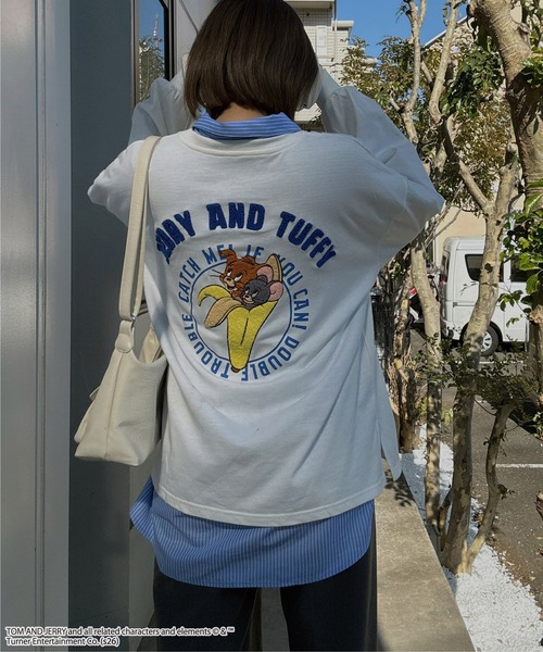 AS KNOW AS plus(アズノゥアズプラス)の「○アクリルキーホルダー付き トムとジェリー 刺繍ロンT 【TOM and JERRY/トムとジェリー】(Tシャツ/カットソー・レディース・オフホワイト/イエロー/オートミール/スミクロ/サックスブルー系/アイボリー系/ホワイト系/ブラック系/ホワイト系1/ダークグリーン系1/ブラック系1/アイボリー系1・FREE)」の20枚目の写真