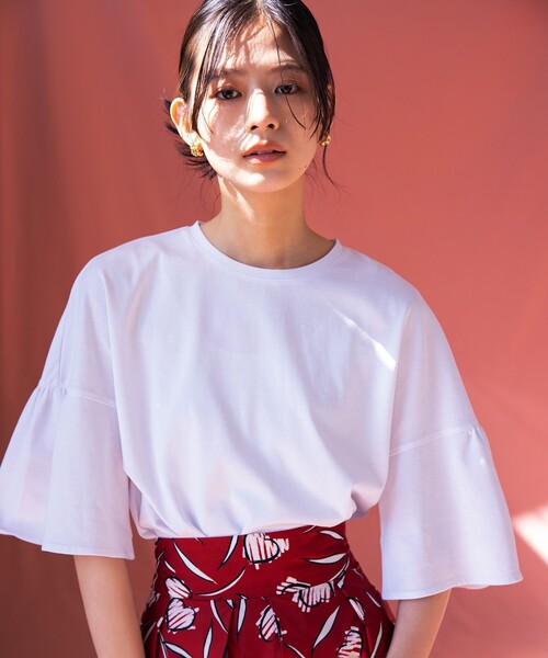 組曲(クミキョク)の「【汗ジミ防止・撥水】GIZAプレーティング天竺 袖フレア Tシャツ(Tシャツ/カットソー・レディース・ブラウン系/ブラック系/アイボリー系/ピンク系/スカイブルー系・2)」の4枚目の写真