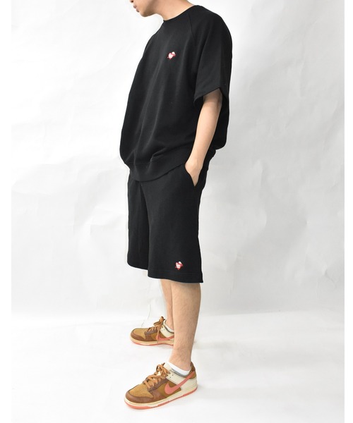DOUBLE STEAL（ダブルスティール）の「ハート刺繍 半袖クルースウェット（Tシャツ/カットソー・メンズ・アッシュグレー/ブラック/ベージュ/モスグリーン・MEDIUM/LARGE/X-LARGE）」の2枚目の写真