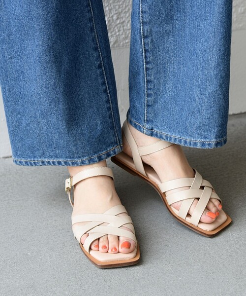 Stephanie（ステファニエ）の「Stephanie: レザー フラット ストラップ サンダル（サンダル・レディース・ブラック/オフホワイト/オレンジ・38/36/37）」の2枚目の写真