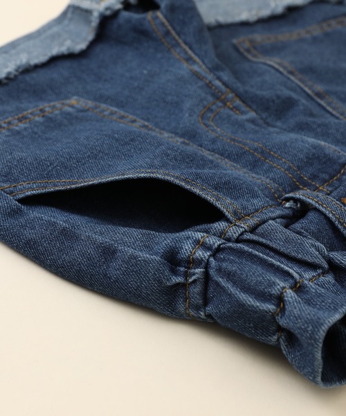 URBAN CHERRY(アーバンチェリー)の「センターボタンデザインウエストフリルデニムショートパンツ(デニムパンツ・キッズ・ブルー・100cm/110cm/120cm/130cm)」の9枚目の写真