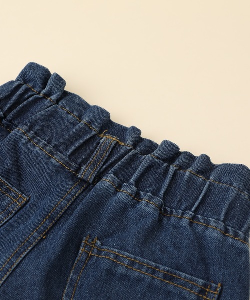 URBAN CHERRY(アーバンチェリー)の「センターボタンデザインウエストフリルデニムショートパンツ(デニムパンツ・キッズ・ブルー・100cm/110cm/120cm/130cm)」の10枚目の写真