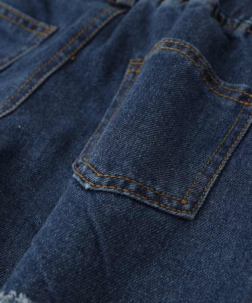 URBAN CHERRY(アーバンチェリー)の「センターボタンデザインウエストフリルデニムショートパンツ(デニムパンツ・キッズ・ブルー・100cm/110cm/120cm/130cm)」の12枚目の写真