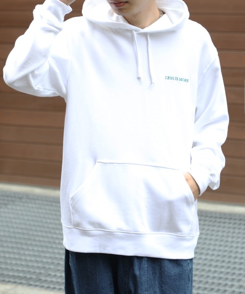 MAISON CLUB(メゾンクラブ)の「【MAISON CLUB】ワンポイント刺繍プルオーバーパーカー LESS IS MORE(パーカー・メンズ・ブラック/ホワイト/グレー・L/M/XL/XX-LARGE)」の8枚目の写真