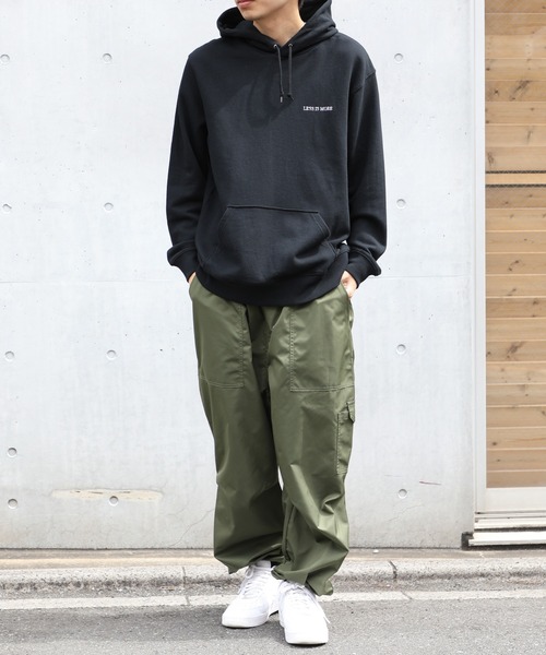 MAISON CLUB(メゾンクラブ)の「【MAISON CLUB】ワンポイント刺繍プルオーバーパーカー LESS IS MORE(パーカー・メンズ・ブラック/ホワイト/グレー・L/M/XL/XX-LARGE)」の6枚目の写真