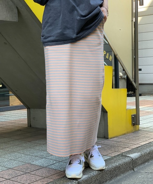 mi via loca（ミヴィアロカ）の「セルフカットバックスリットリブスカート（スカート・レディース・レッド/ブラック/ホワイト×ブラック/ターコイズブルー/トップグレー/ブラウン系/ブラウン系その他/グリーン/グレー系その他/ピンク/ブルー・FREE/L/M）」の5枚目の写真