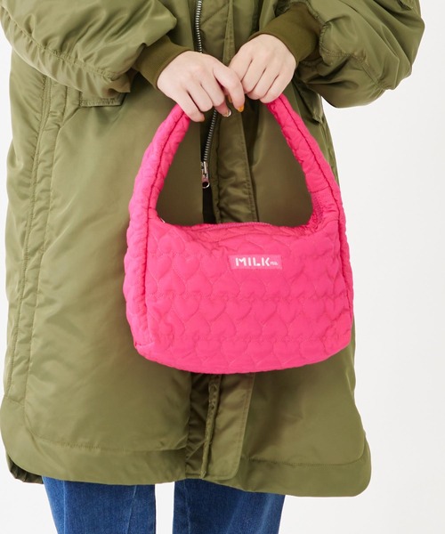 MILKFED.(ミルクフェド)の「HEART QUILTED HANDBAG(ハンドバッグ・レディース・ブラック/ピンク/オフホワイト・ONE SIZE)」の7枚目の写真