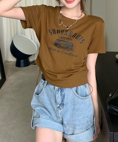 gossip!ロサンゼルス(ゴシップロサンゼルス)の「YUGA サイドストラップ プリントTシャツ(Tシャツ/カットソー・レディース・グリーン/ブラウン/ブラック・FREE)」の1枚目の写真
