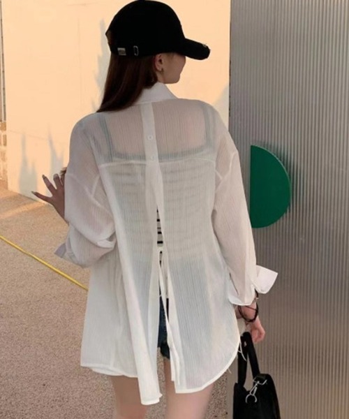 aimoha（アイモハ）の「シアー　バックスリットシャツ (SS)（シャツ/ブラウス・レディース・イエロー/ライトグレー/オフホワイト/ライトブルー/パープル/グリーン/ピンク/ベージュ/ライトパープル/ホワイト・FREE）」の2枚目の写真